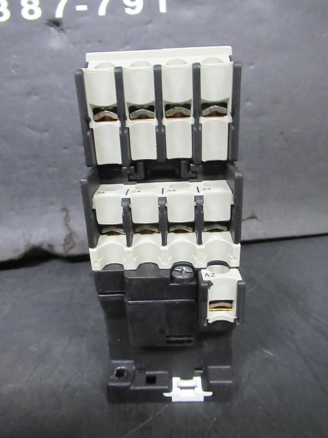 Used KLOCKNER-MOELLER CONTACTOR DIL-R-40 W/ 22-DIL 600 VAC 15 AMP COIL: 110/120 VOLT