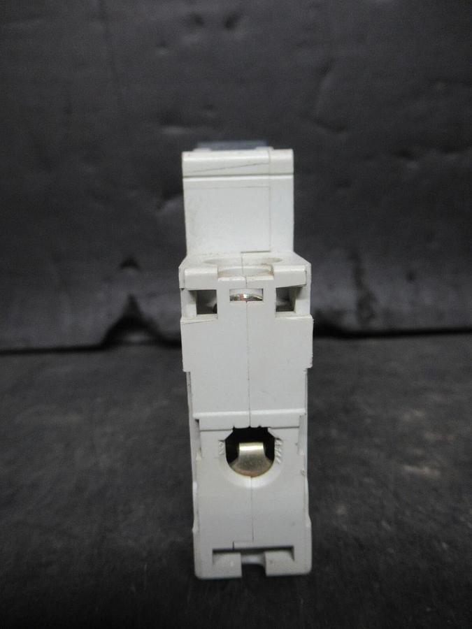 Used MERLIN GERIN SINGLE POLE BREAKER 24118 MULTI 9 C60N 16A-TYPE B 277 VAC