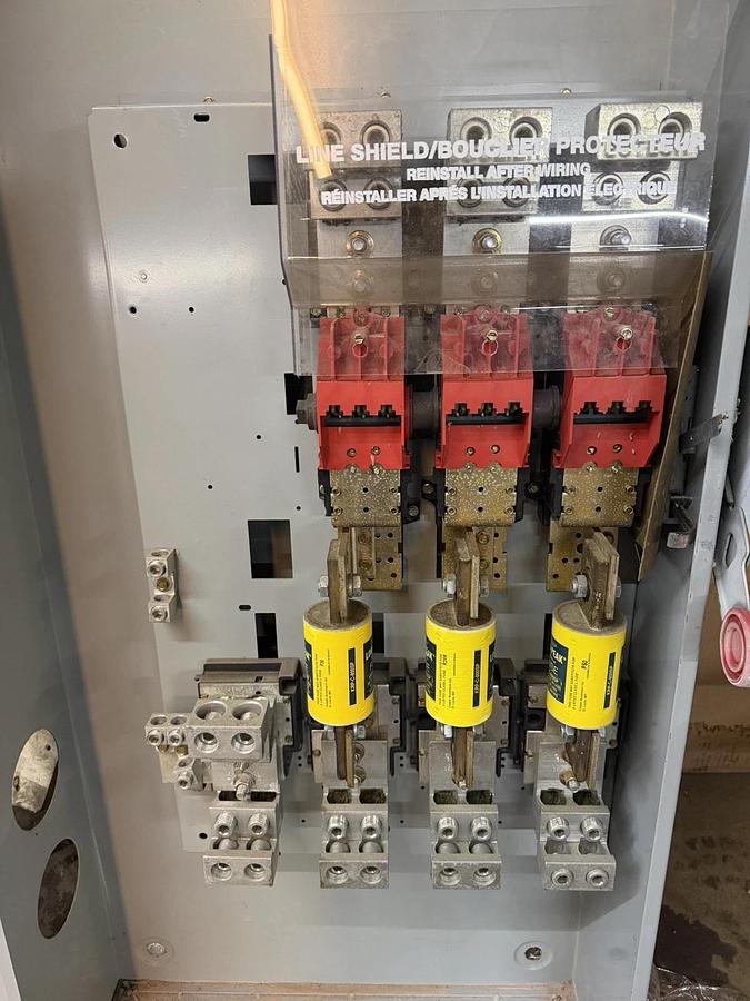 Used EATON HEAVY DUTY SAFETY SWITCH DISCONNECT DH327NRK 800 AMP 240 VAC NEMA 3R