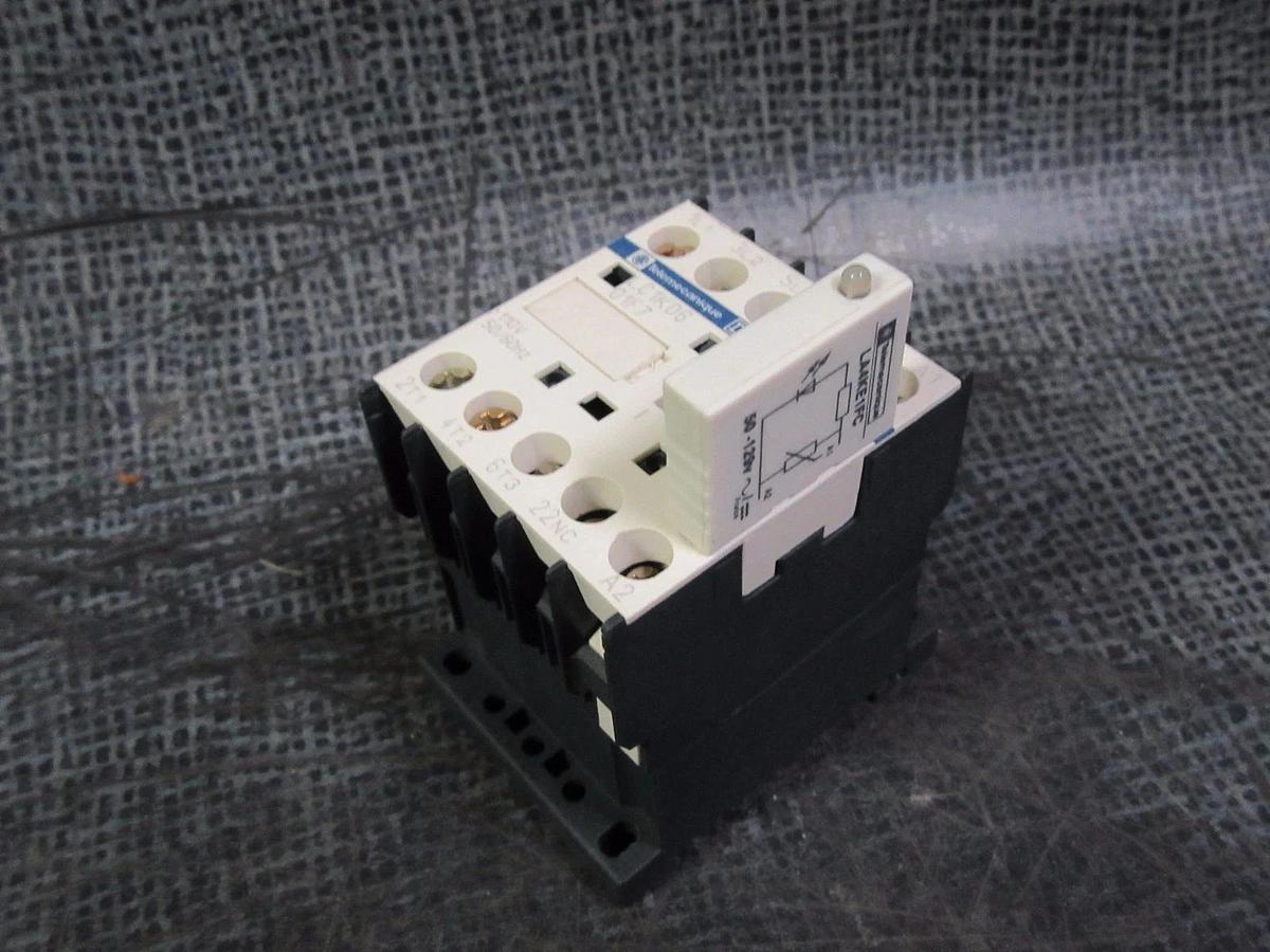Used SQUARE D TELEMECANIQUE CONTACTOR 15 AMP 600V 110V COIL & LA4KE1FC # LC1K0601F7