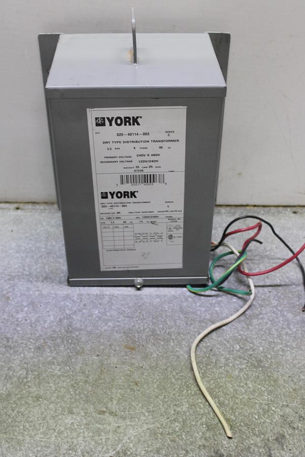 Used SQUARE D POWER TRANSFORMER 3S1F 3 KVA PRI: 240/120V SEC: 120/240V SINGLE PHASE