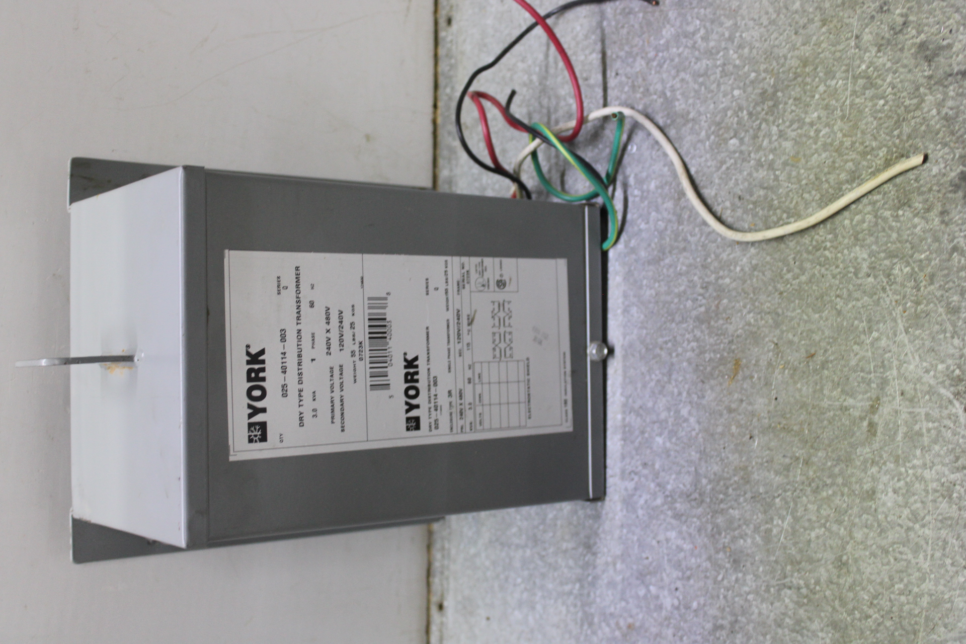 Used SQUARE D POWER TRANSFORMER 3S1F 3 KVA PRI: 240/120V SEC: 120/240V SINGLE PHASE