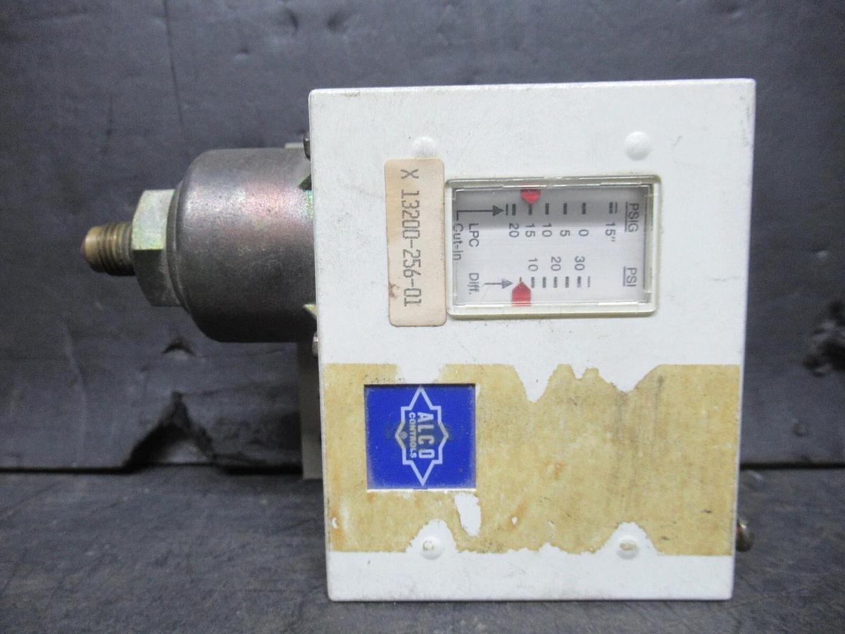 Used TRANE / ALCO PRESSURE CONTROL GAUGE X13200-256-01 / FF113-S1-BAA-25601