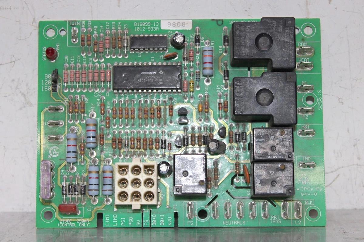 Used GOODMAN FURNACE CONTROL BOARD B18099-13 1012-933A 1012-83-9331-SS01E