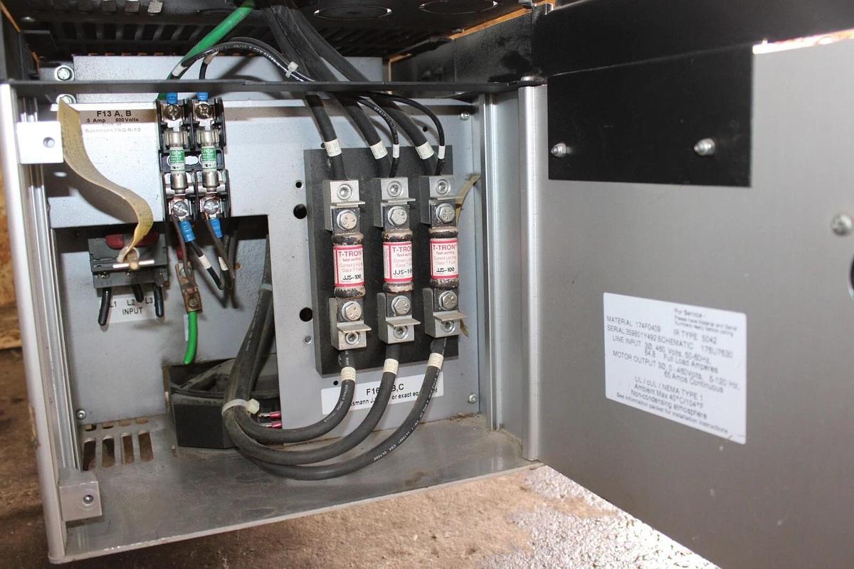 Used INGERSOLL RAND I-R 5000 VFD 480 VOLT 60 AMP 3-PHASE NEMA TYPE 1 I-R5042