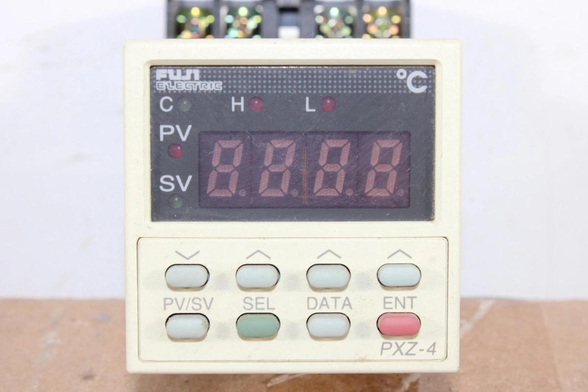 Used FUJI ELECTRIC TEMPERATURE CONTROLLER PXZ4TBY2-0B000 24 VAC 15 VA