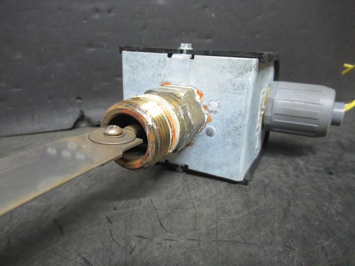 Used MCDONNELL & MILLER FLOW SWITCH FS4-3RP-T 160 PSIG 115/230 VAC 7.4/3.7 AMP