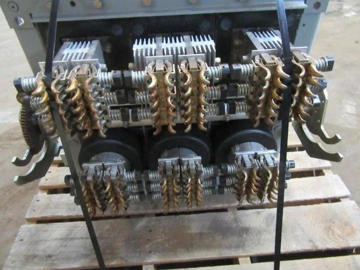 Used GE AKR 4000 AMP BREAKER AKR-8D-100 MICRO VERSA TRIP A440LSGMR 4000A GROUND LSG