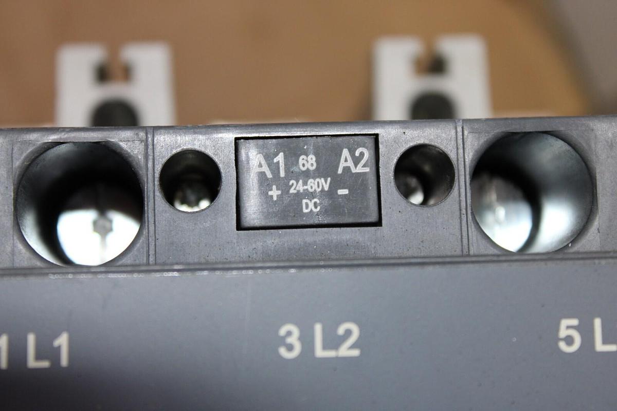 Used ABB CONTACTOR AF460-30 3-POLE 600 VAC 500 HP 700 AMP COIL: 24/60 VOLT