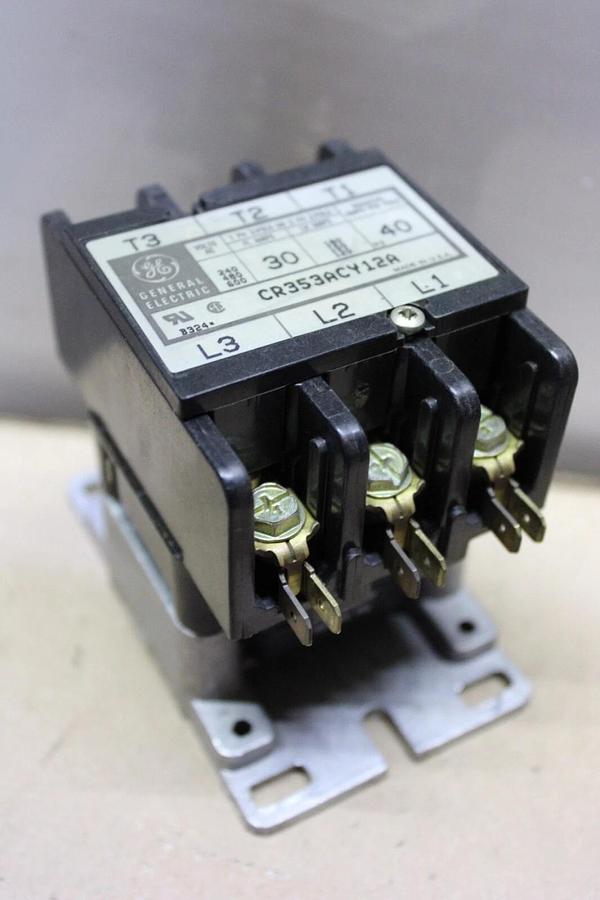 Used GENERAL ELECTRIC CONTACTOR CR353ACY12A 600V 30A 3-POLE 3-PHASE COIL: 120V