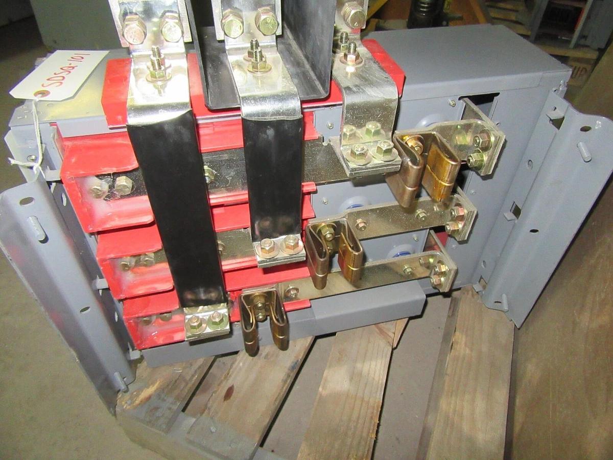 Used 600 AMP MAIN SQUARE D FUSIBLE INSERT PANELBOARD SWITCH QMB326MW SER E2 240 VAC