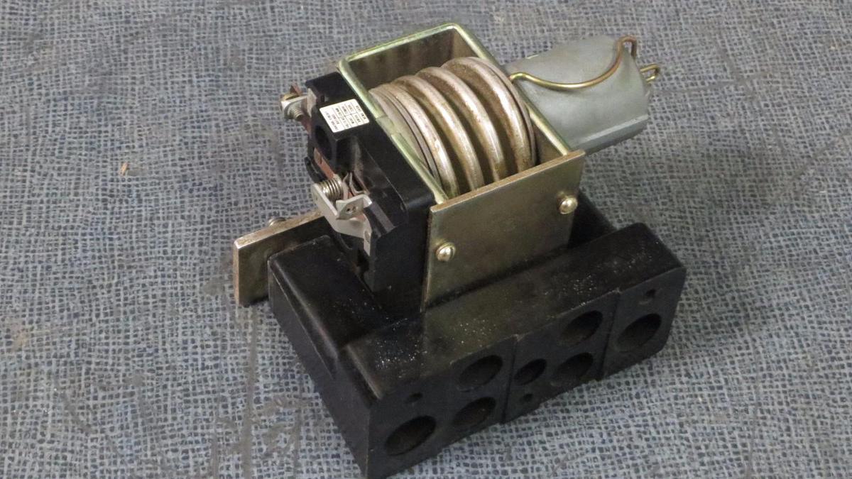 Used ALLEN BRADLEY INVERSE TIME RELAY # 810-NX48 SER B -- AC-DC 600V