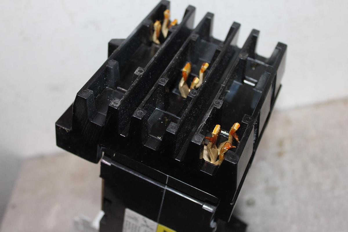 Used WESTINGHOUSE CIRCUIT BREAKER DA3400NY 2-POLE 240 VAC 400 AMP