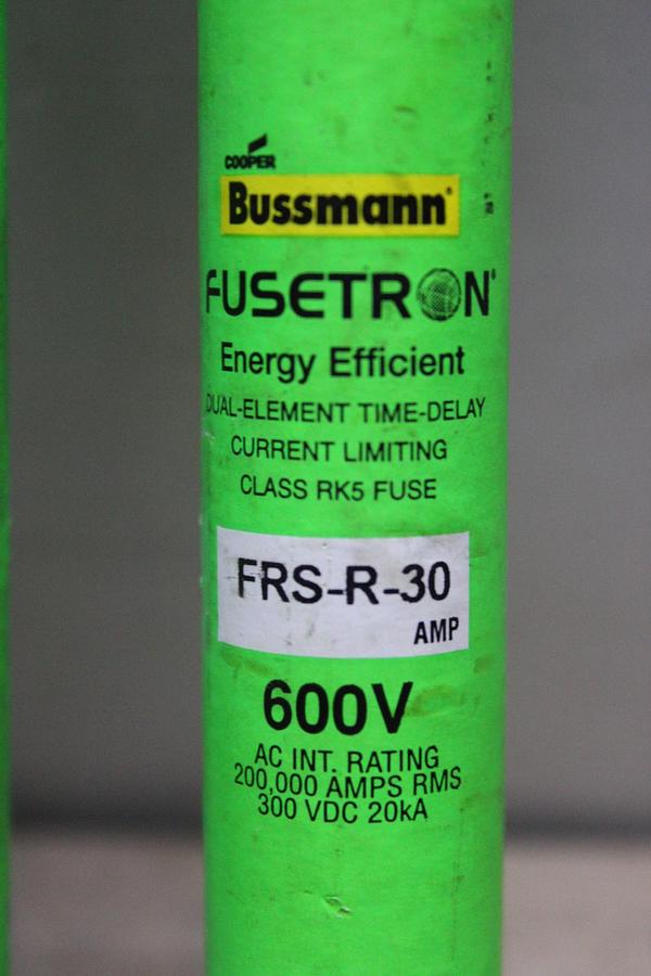 Used LOT OF 3 FUSETRON DUAL-ELEMENT FUSES FRS-R-8 8 AMP 600 VAC