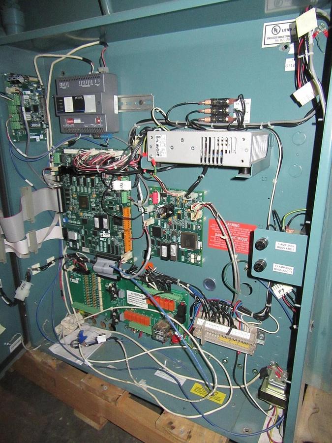 Used YORK / JOHNSON CONTROLS 351 HP VSD 371-017420-103 MO# TM351T B6F-46 390 A DRIVE