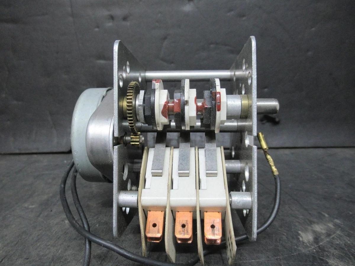 Used JOHNSON CONTROLS PRECISION 4-MINUTE TIMER 025-20790 120 VOLT 15 AMP **WARRANTY**