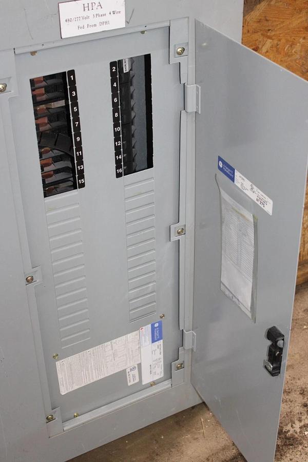 Used GENERAL ELECTRIC SERVICE PANELBOARD AB37B 125 AMP 480Y/277V 3-PHASE NEMA 1