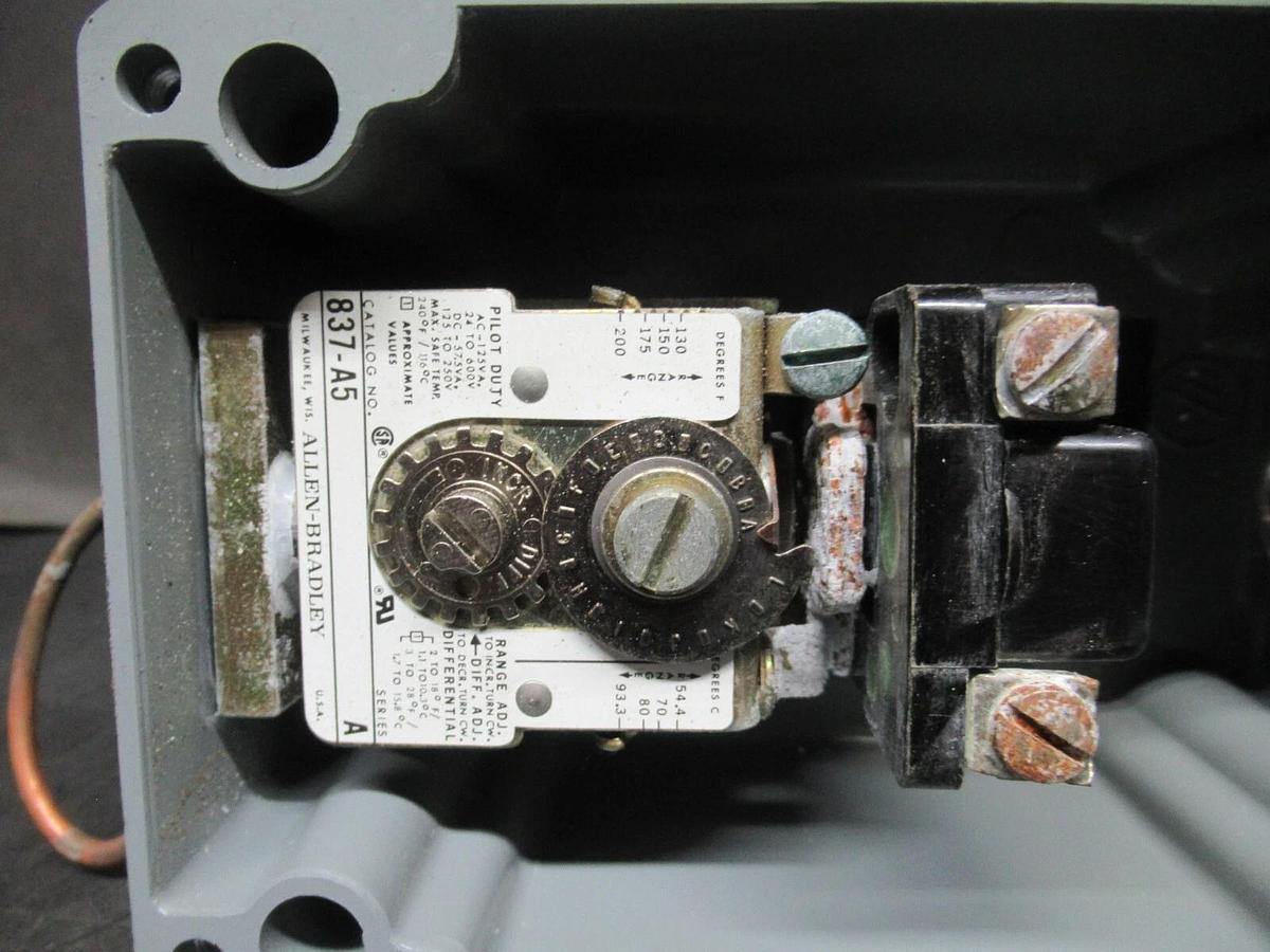 Used ALLEN-BRADLEY TEMPERATURE CONTROL SWITCH 837-A5 24-600 VAC @ 125 VA NEMA 4, 13