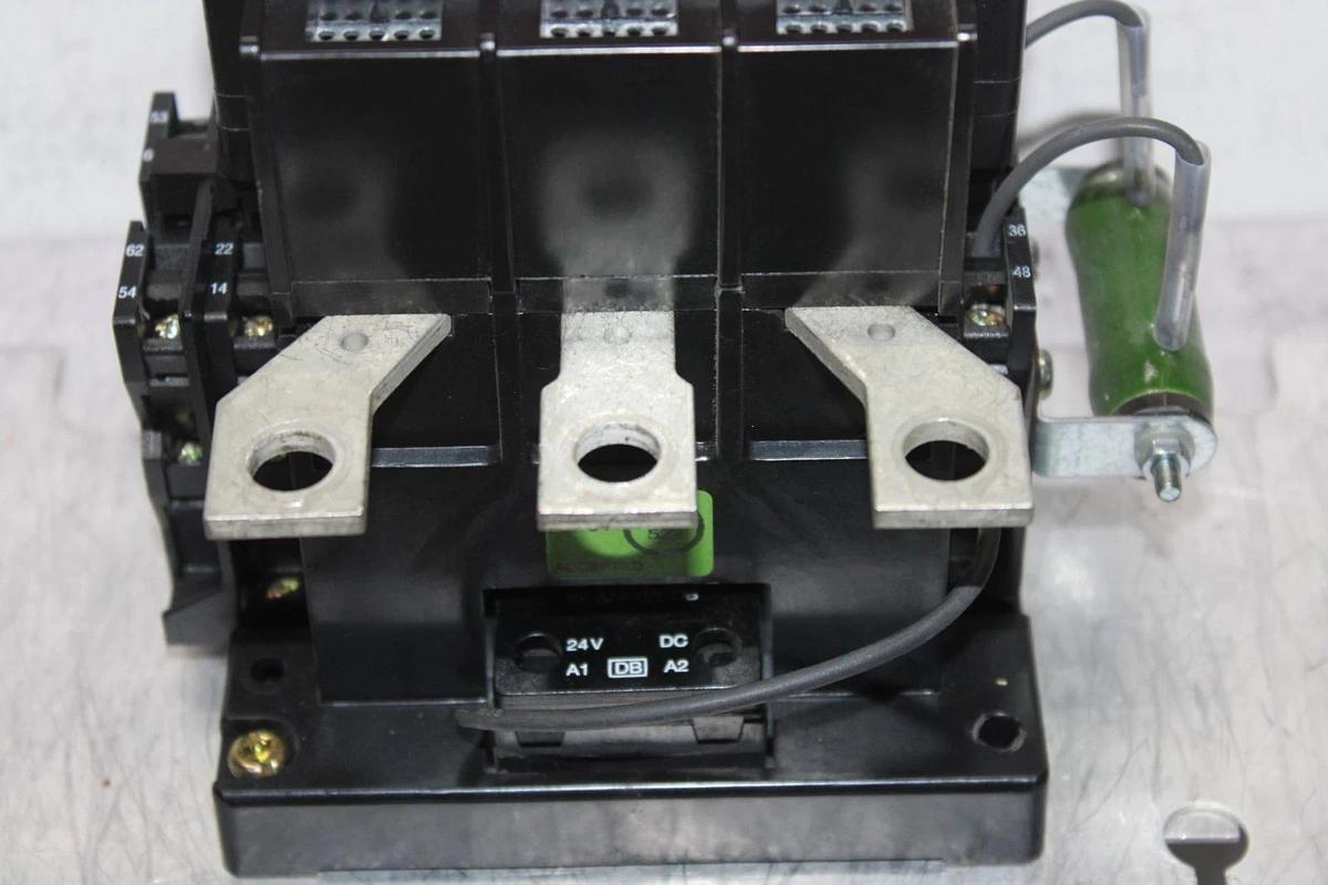 Used ABB CONTACTOR EH145C-YL11 200 AMP 600 VAC 3-POLE 125 HP COIL: 24 VDC