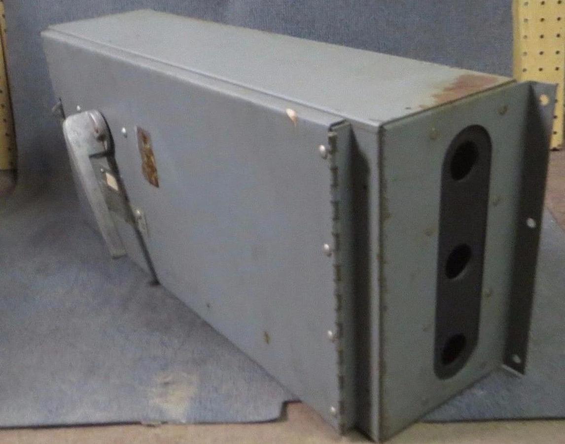 Used WESTINGHOUSE FDP SWITCH 200 AMP 240 VAC 3 POLE 25-50 HP  MODEL: FDPS3220