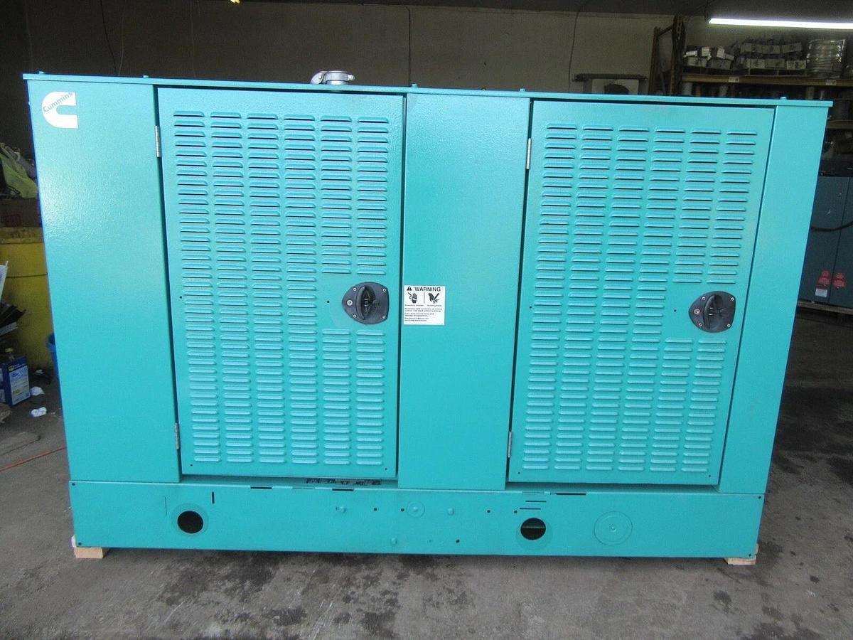 Used 35 KW GENERATOR NAT GAS LP CUMMINS ONAN 120/240 VOLT 1 PH RE-CONNECTABLE 405 HRS