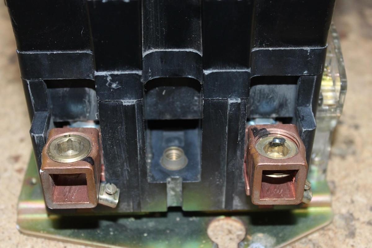 Used SQUARE D NEMA CONTACTOR 8502SF01 SIZE 4 600 VAC COIL: 110/120V