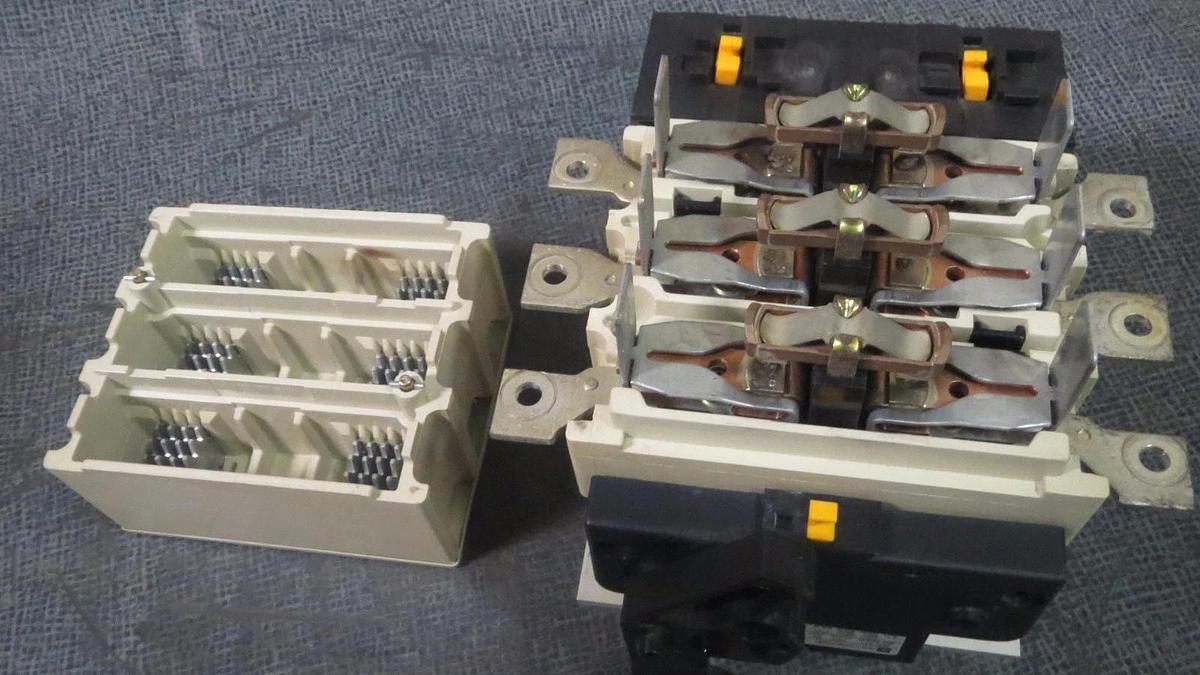 Used SQUARE D TELEMECANIQUE CONTACTOR LC1F115 175 AMP 600 V COIL: 110 VAC