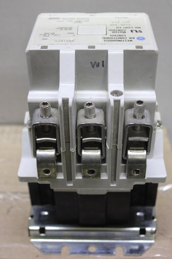 Used CUTLER HAMMER CONTACTOR C825HN3 600 VAC 120 AMP 3-POLE 3-PHASE