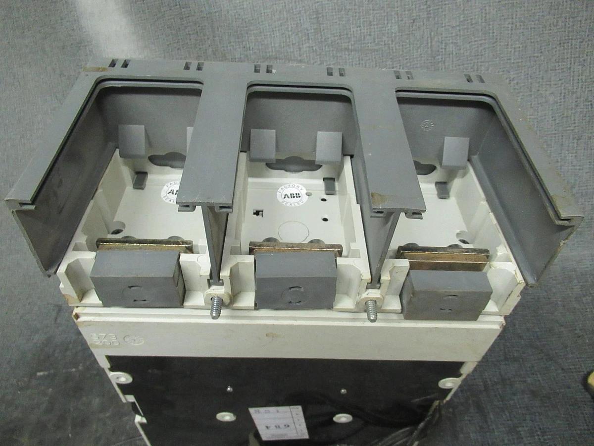 Used ABB BREAKER SACE-S6 S6N 600V 700A W/ AUXILIARY SWITCH, UVR & ONE GUARD