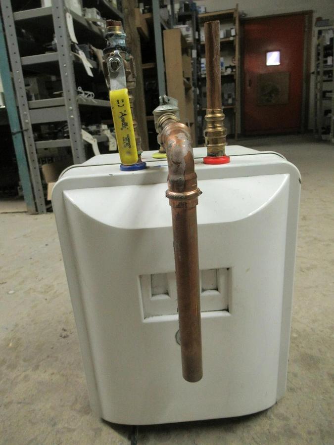 Used EEMAX EMT2.5 STORAGE TANK WATER HEATER 150 PSI  2.5 GALLON 1440 WATT 120 VAC