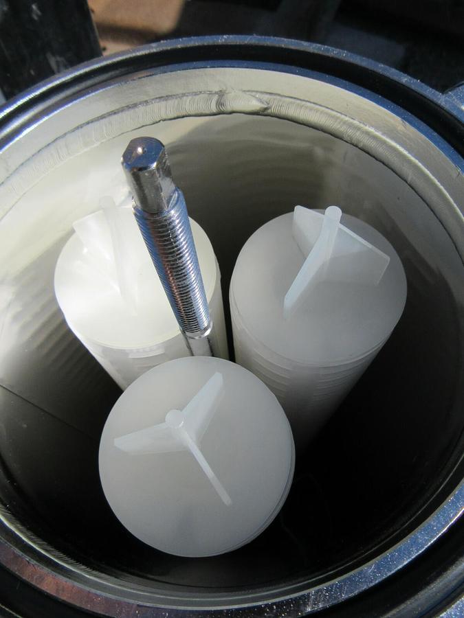 (1) 316 STAINLESS STEEL GLOBAL FILTER MULTI CARTRIDGE VESSEL GTCH3 1-1/2" FNPT