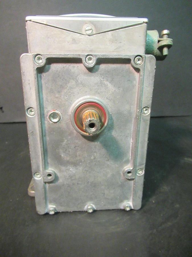 Used BARBER COLMAN MOD MOTOR REGULATING ACTUATOR XU-237-1 115 VAC 28 WATTS 0.5 AMPS