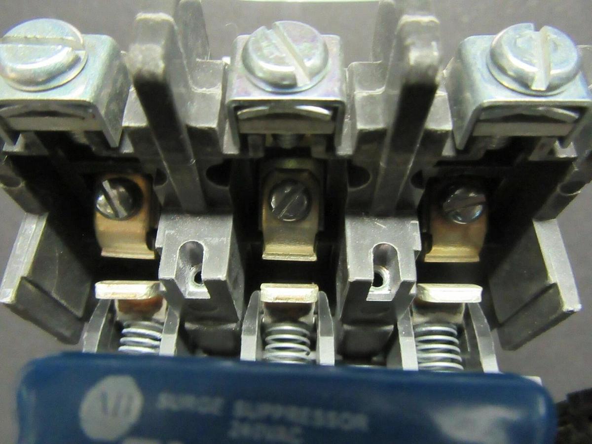 Used ALLEN BRADLEY CONTACTOR 500F-BOD930 SER. C NEMA: 1 10 HP 600 VAC COIL: 120 VAC