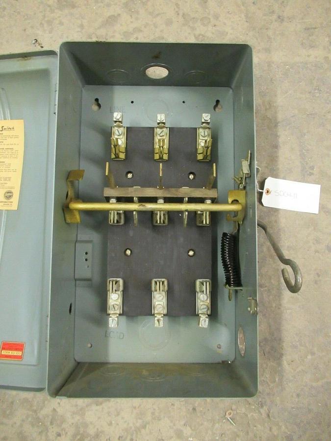 Used WESTINGHOUSE FUSIBLE SAFETY SWITCH CAF-323 100 AMP 240 VAC