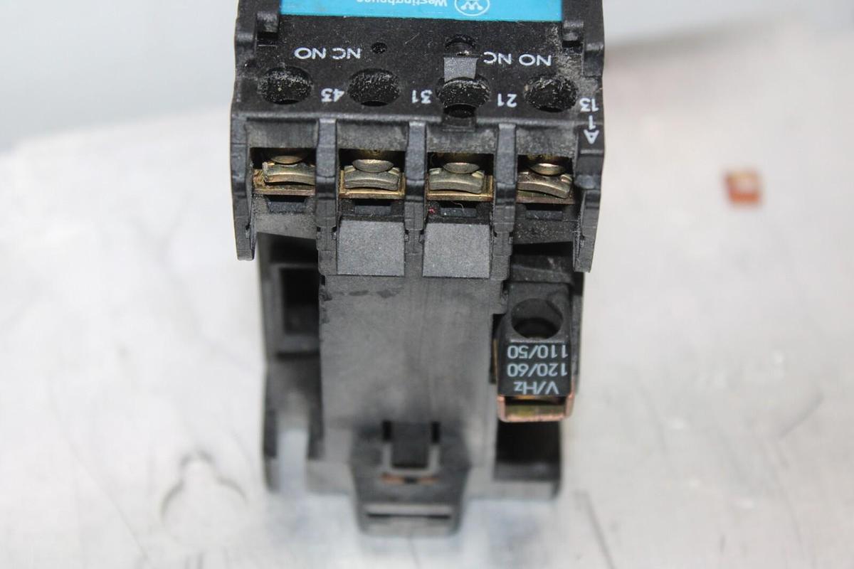 Used WESTINGHOUSE CONTACTOR DSL9-22 10 AMP 600 VAC 3-POLE 3-PHASE COIL: 110/120 V