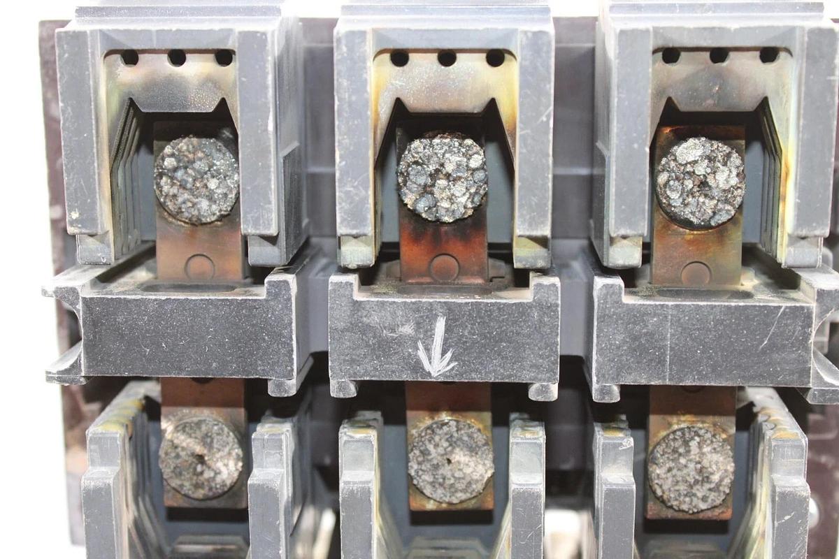 Used CUTLER HAMMER CONTACTOR C832LN1 350 AMP 600 VOLT 3-PHASE COIL: 120V **WARRANTY**