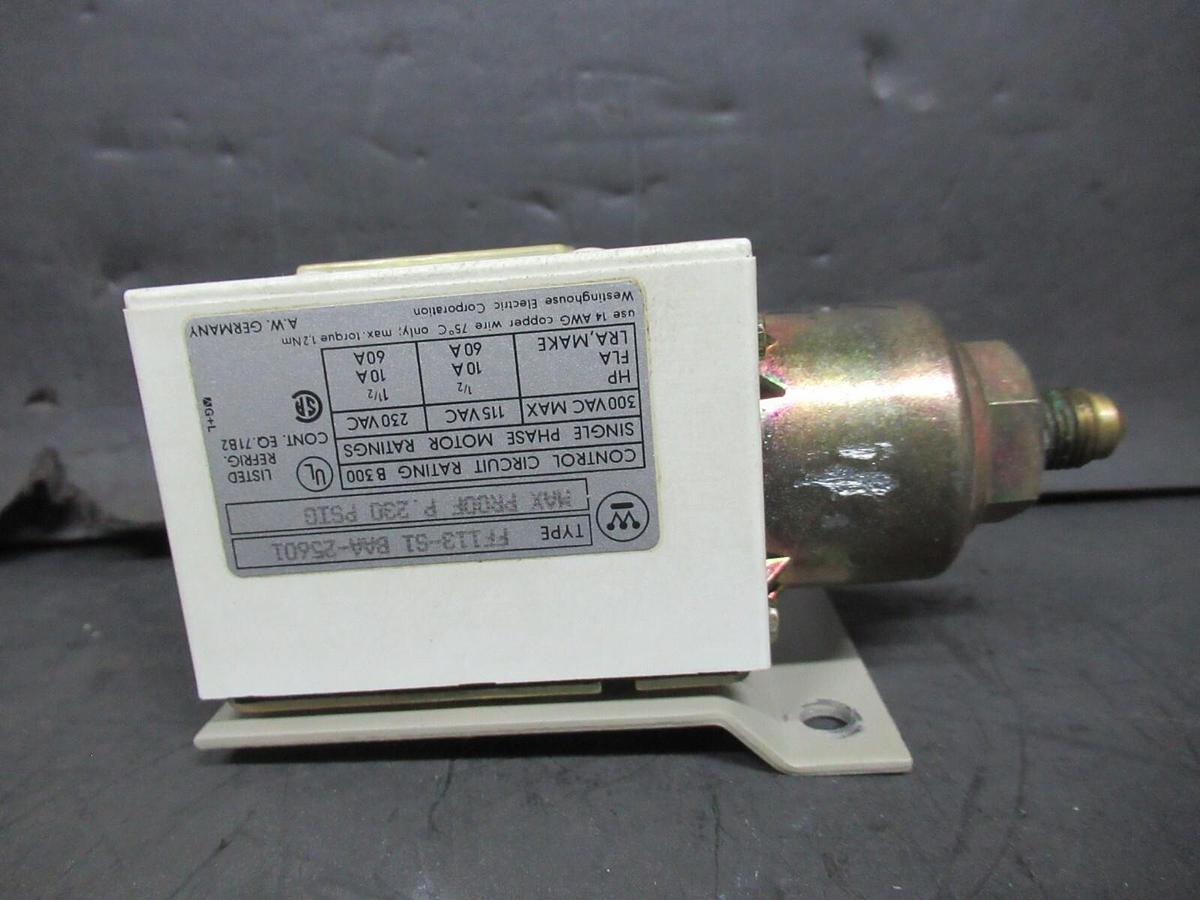 Used WESTINGHOUSE OIL PRESSURE CONTROL GAUGE X13200-256-01 / FF113-S1-BAA-25601