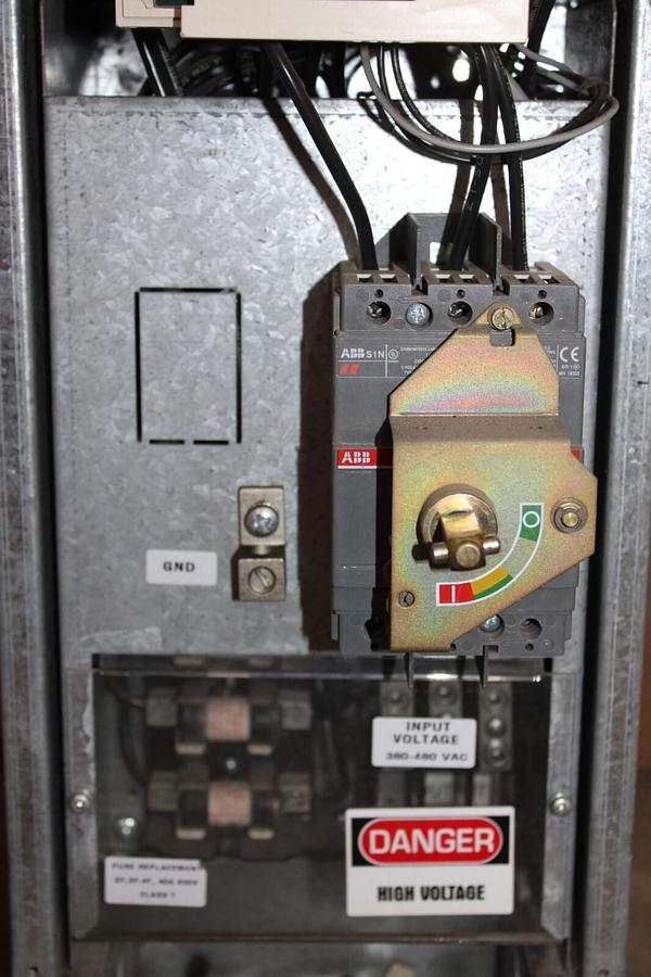 Used ABB VARIABLE SPEED DRIVE ACH401601632 480 VAC 3-PHASE *W/ BYPASS* *NO KEYPAD*