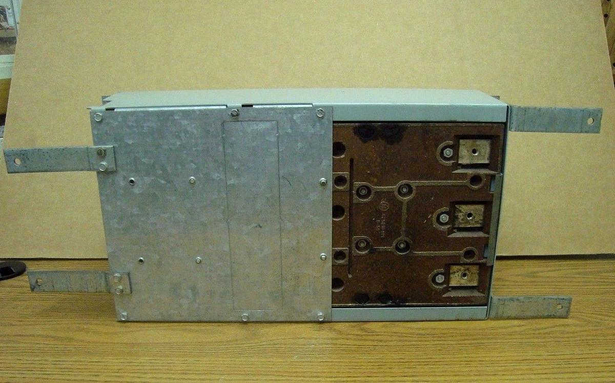 GENERAL ELECTRIC GE DD2S4324 200 AMP 240 VOLT PANELBOARD SWITCH FUSIBLE