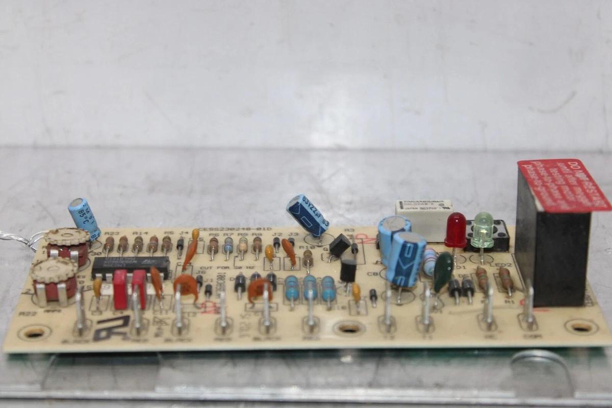 Used CARRIER HSCI FURNACE CONTROL HK35AC001 CEBD430248-02 REV. A CESS230248-01D