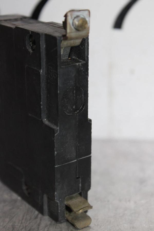 Used LOT OF 3 SQUARE D SINGLE POLE QOB CIRCUIT BREAKER M-1324 QOB12020 20 AMP 240 VAC