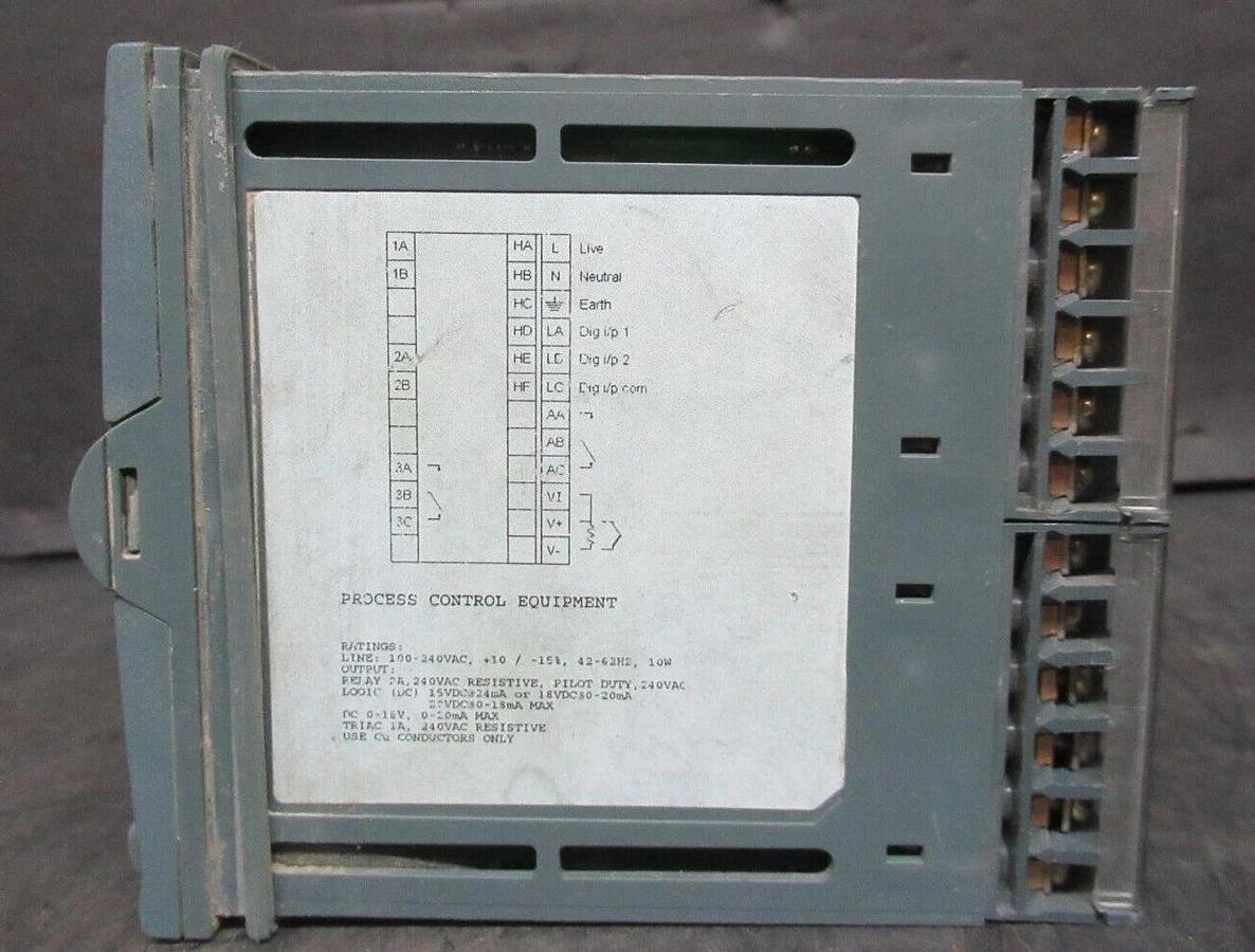 Used BARBER COLMAN PRECISION TEMPERATURE CONTROLLER 2208/NS/VH 240 VAC 10 WATT