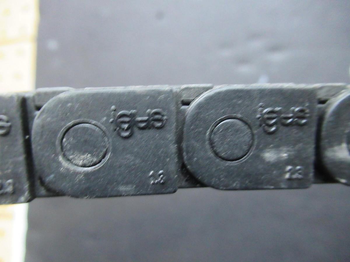 Used IGSU PLASTIC WIRE TACK 10' LENGTH X 1 1/8" WIDTH X 5/8" TALL 06.16.028
