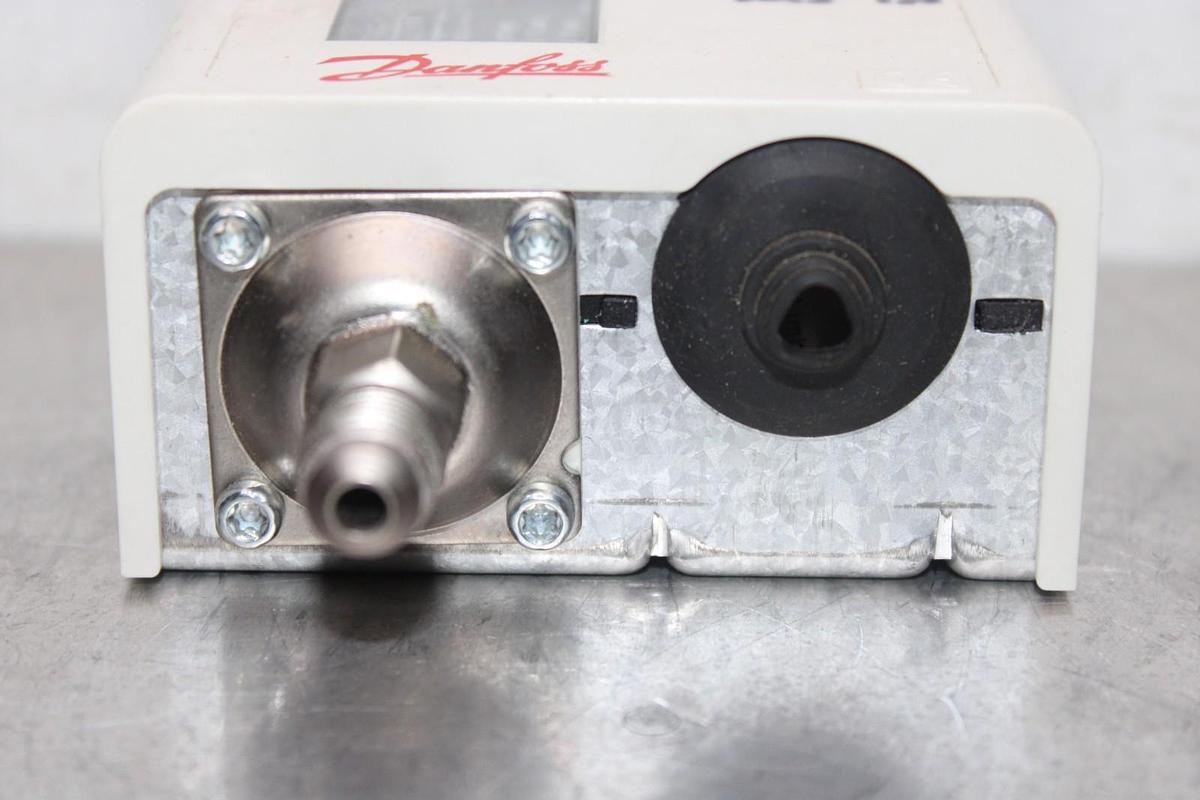 Used DANFOSS DIFFERENTIAL PRESSURE SWITCH X13200305-01 DWK4B06199 400 VAC 16 AMP