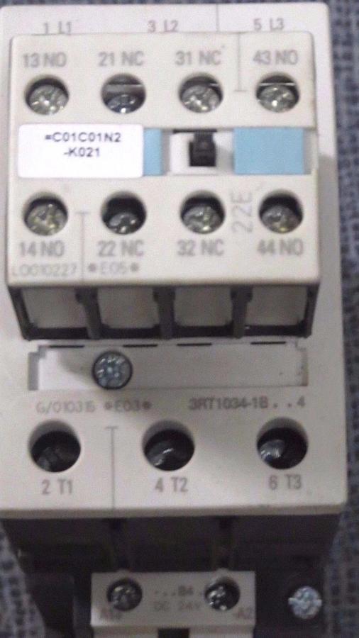 Used SIEMENS SIRIUS 3R CONTACTOR 50 AMP 24 VDC W/ 3RH1921-1HA22 AUX & 3RT1034-1B..4