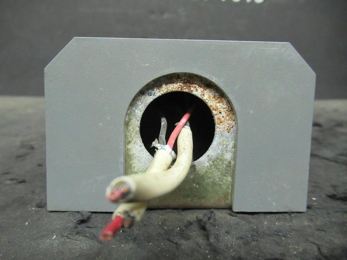 Used METASYS JOHNSON CONTROLS DPT-2640-6 DIFFERENTIAL PRESSURE TRANSMITTER RELAY