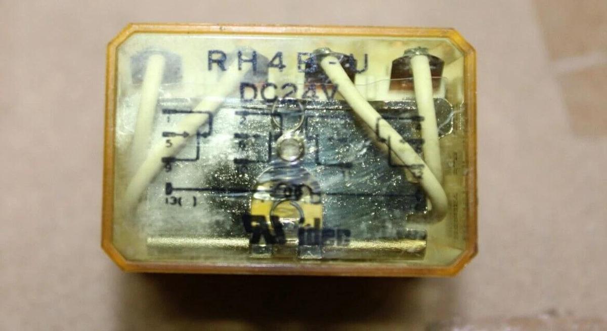 Used IDEC RELAY RH4B-U 120/240 VAC 50/60 HZ 10 AMP *WARRANTY INCLUDED*