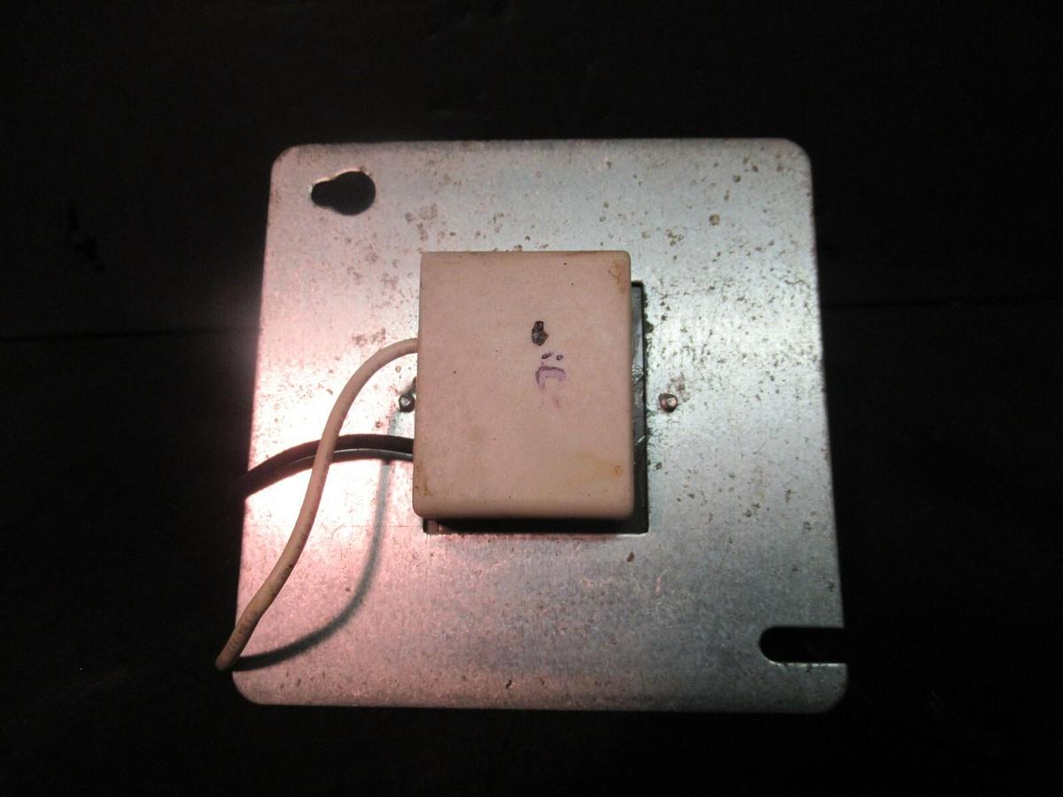 0.040 KVA (40 VA) WHITE ROGERS CONTROL TRANSFORMER S84A-410 120 V PRI 24 VAC SEC