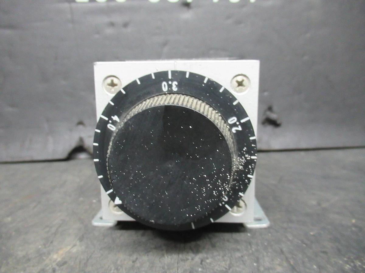 Used AGASTAT TIME DELAY RELAY 0.5-5 SECONDS 7032CC 120 VAC VOIL 600 VAC 10 AMP