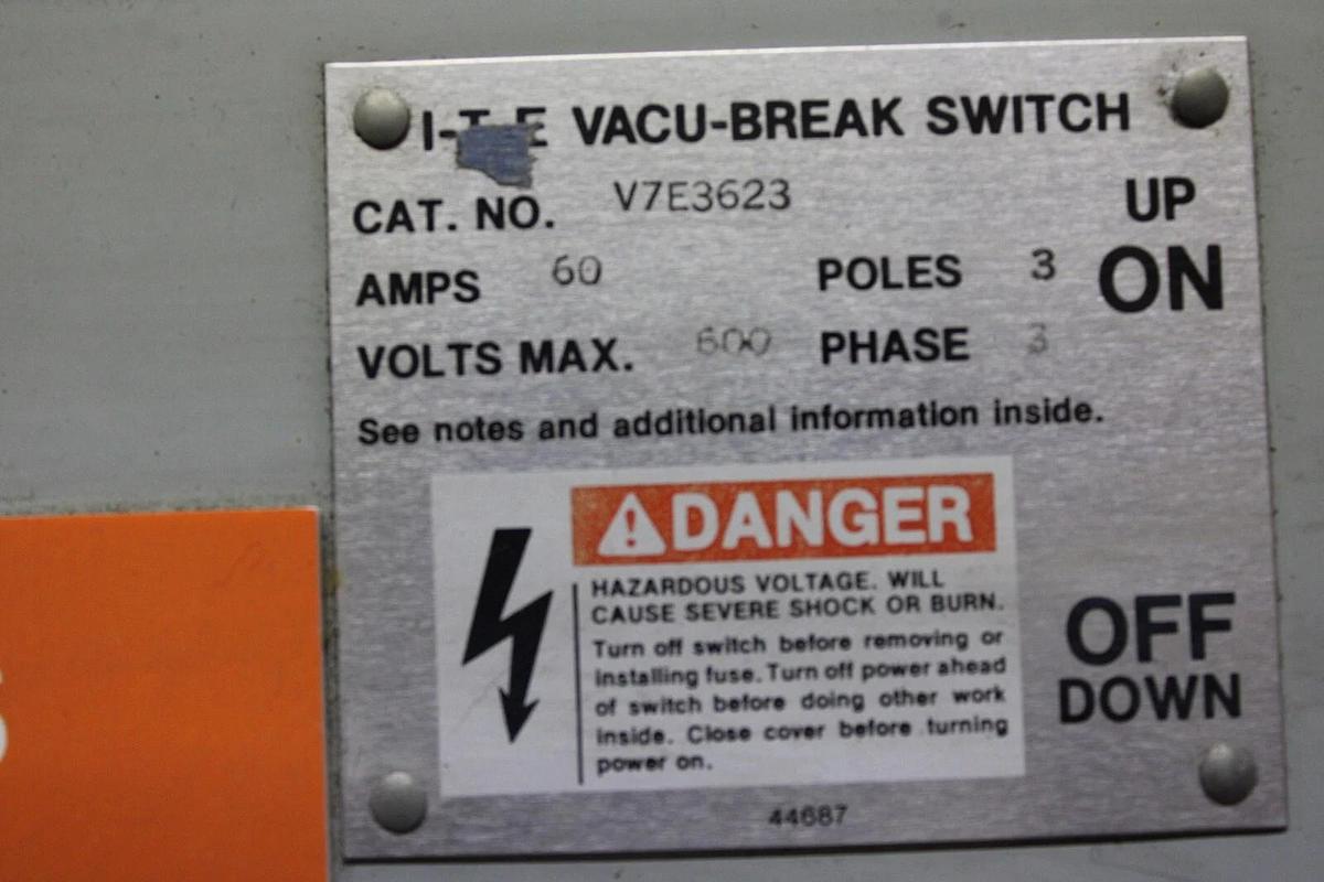 Used ITE VACU-BREAK DISCONNECT SWITCH V7E3623 60/100 AMP 600 VAC 3-POLE 3-PHASE